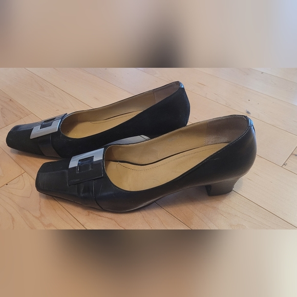 Shoes - Picture 1 of 4